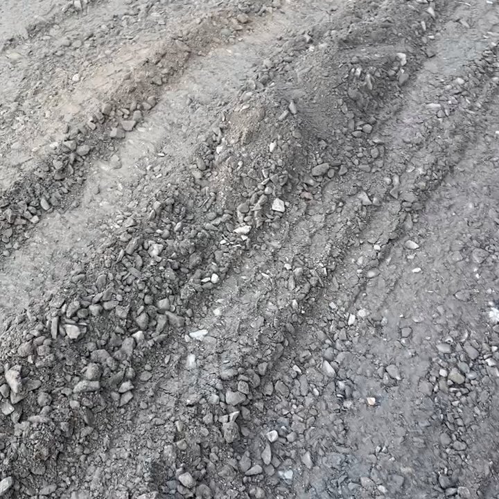 公路基石 二灰碎石与沙石混料在路面基层中的关键作用与批发采购指南